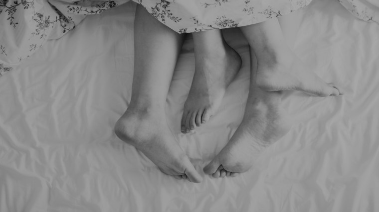 adults-barefoot-bed-1246960 (2)